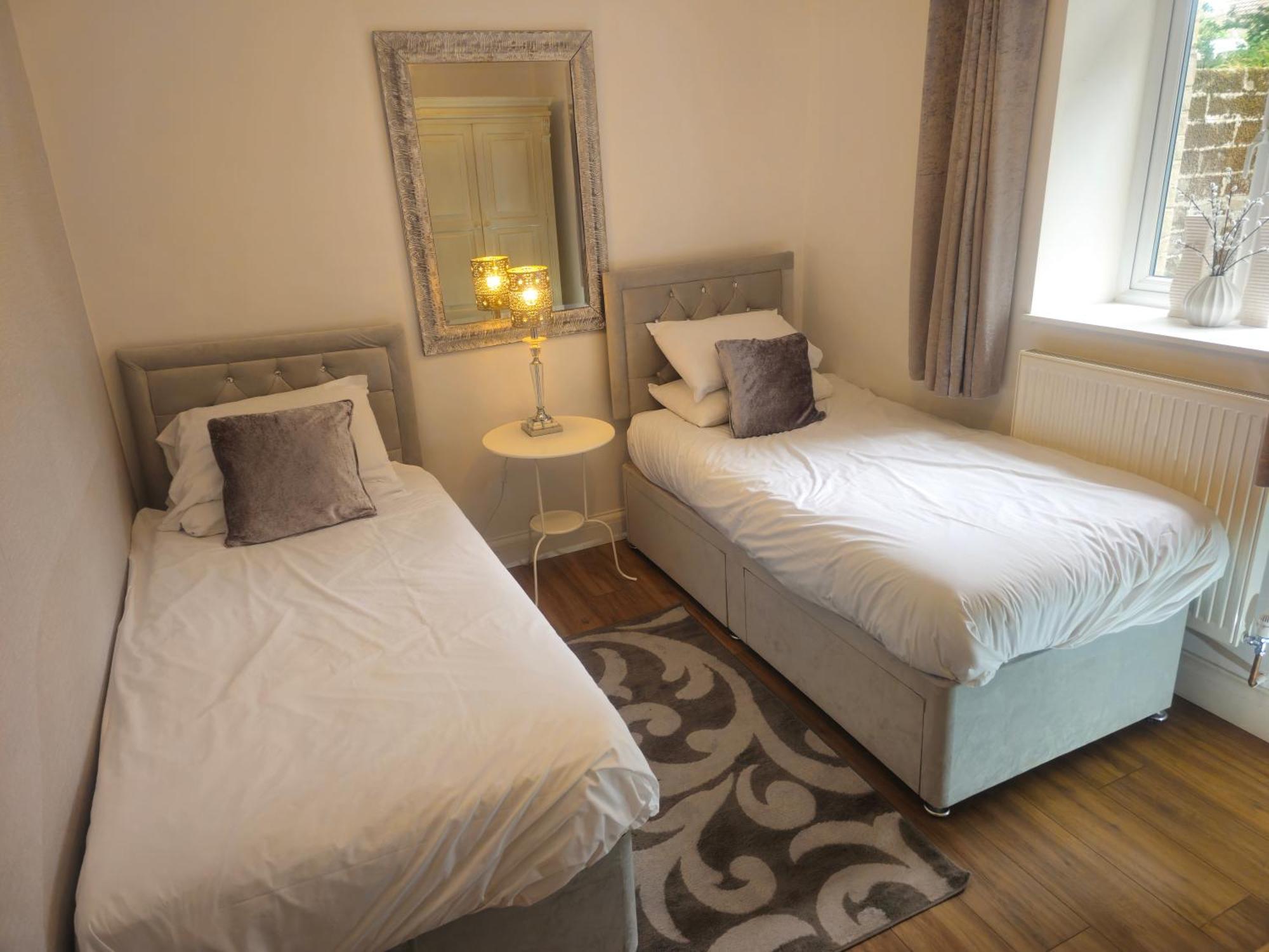 Exquisite 10 Bed Villa Hot Tub And Games Room บาร์นสเตเปิล ภายนอก รูปภาพ