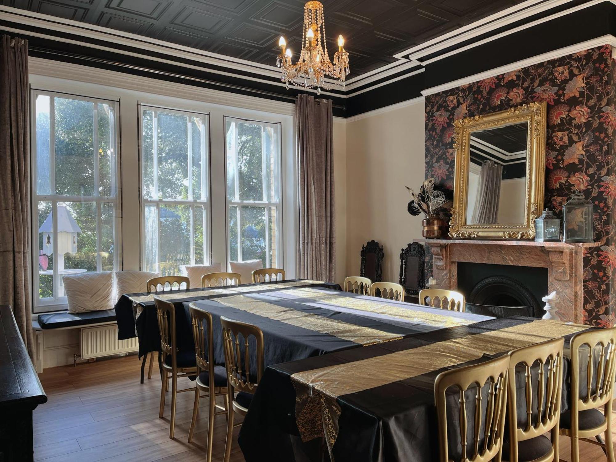 Exquisite 10 Bed Villa Hot Tub And Games Room บาร์นสเตเปิล ภายนอก รูปภาพ