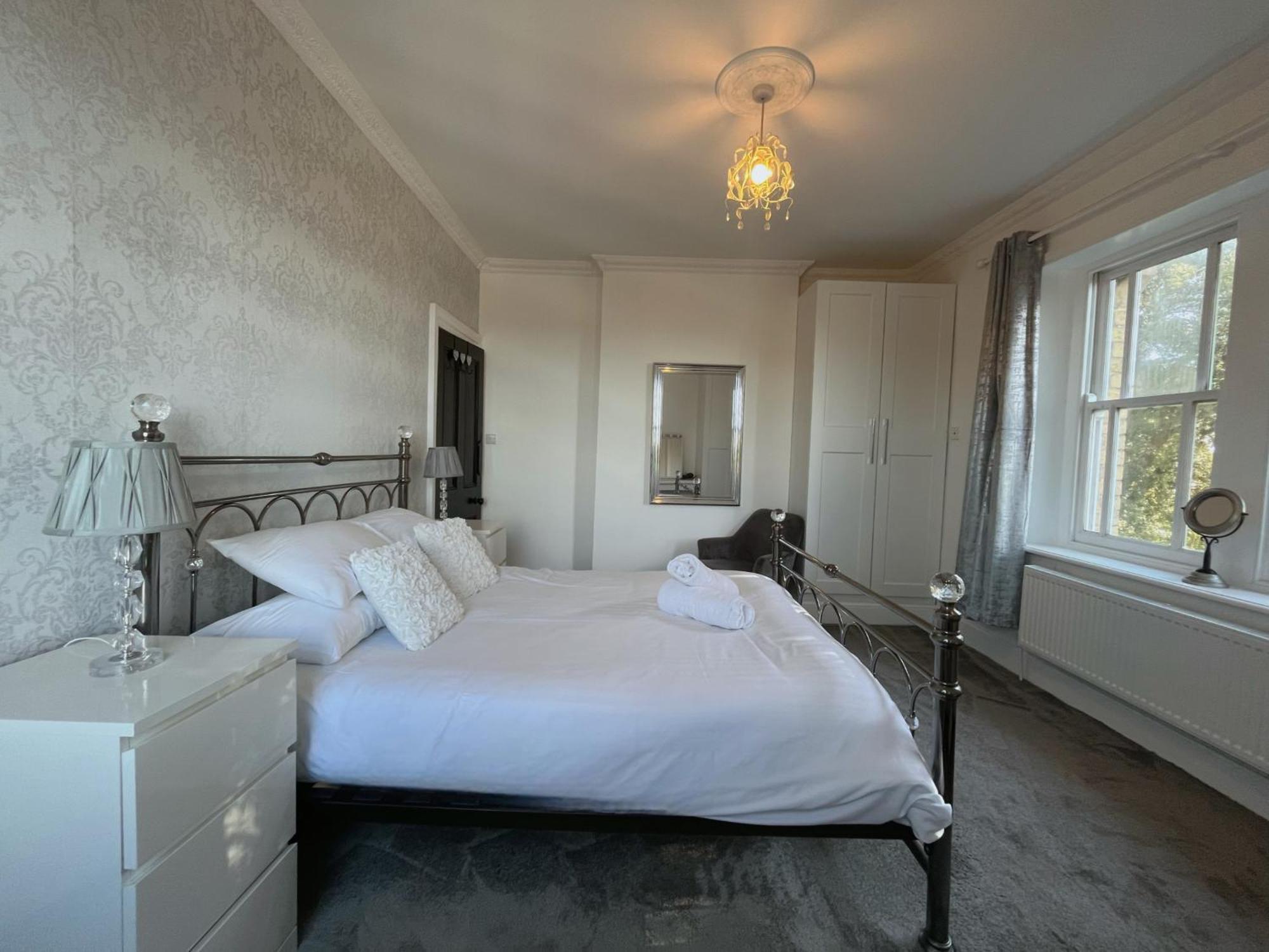 Exquisite 10 Bed Villa Hot Tub And Games Room บาร์นสเตเปิล ภายนอก รูปภาพ